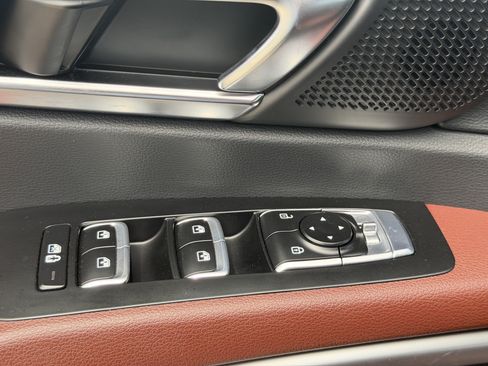 Certified 2024 Kia Telluride EX w/ EX Captain's Chair Package FWD image 18