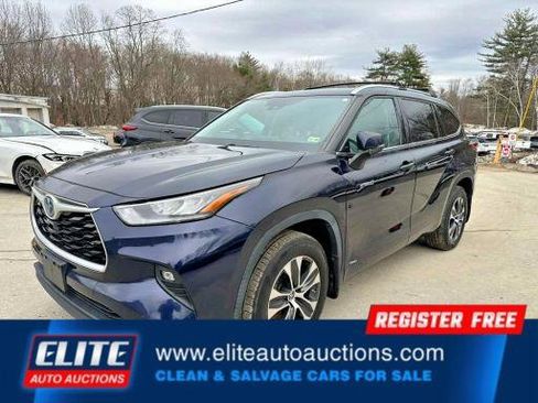 Used 2020 Toyota Highlander XLE image 2