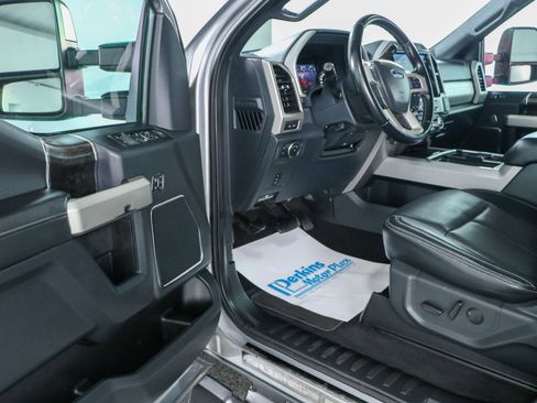 Used 2022 Ford F250 Lariat w/ Black Appearance Package image 3