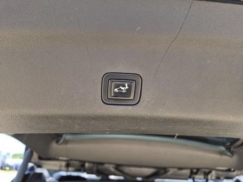 Used 2022 Chevrolet Suburban Z71 AWD/4WD image 9