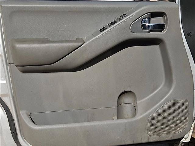 Used 2013 Nissan Frontier SV AWD/4WD image 10