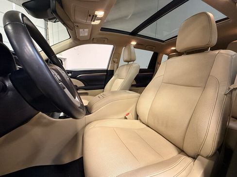 Used 2019 Toyota Highlander Limited Platinum AWD/4WD image 28