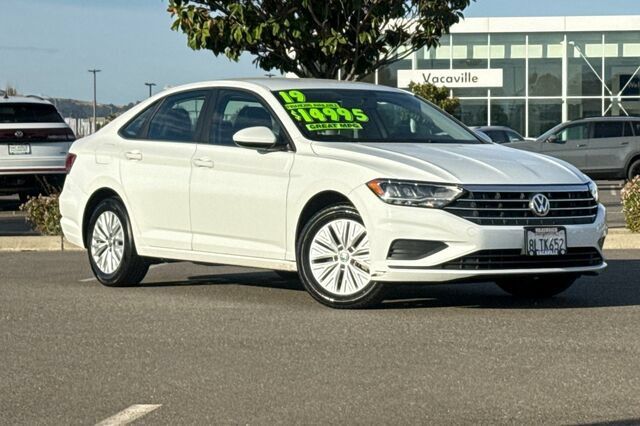 Used 2019 Volkswagen Jetta SE FWD image 2