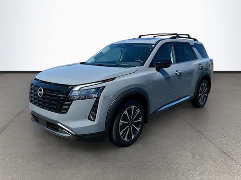 New 2026 Nissan Pathfinder Platinum FWD image 3