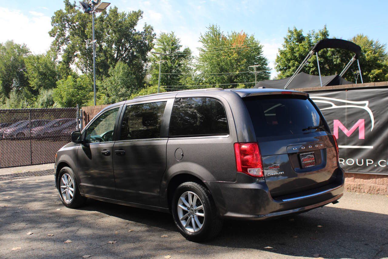 Used 2020 Dodge Grand Caravan SXT FWD image 3