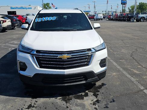 Used 2023 Chevrolet Traverse LT w/ LT Premium Package FWD image 2