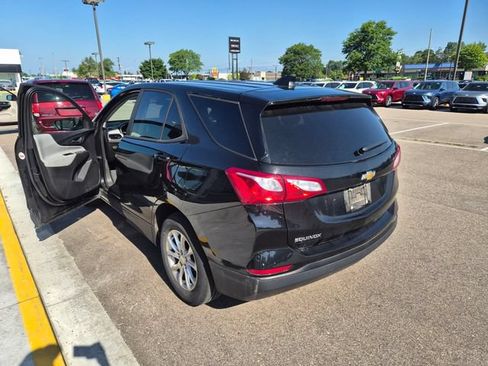 Used 2020 Chevrolet Equinox LS w/ LS Convenience Package FWD image 10