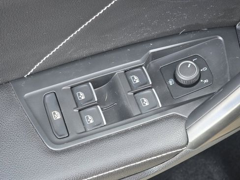 Used 2023 Volkswagen Tiguan SE image 23