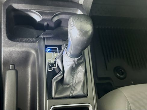 Used 2022 Toyota Tacoma SR w/ SR Convenience Package image 24