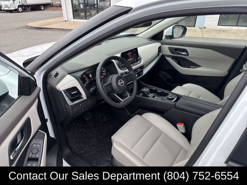 Used 2024 Nissan Rogue SV w/ SV Premium Package image 10