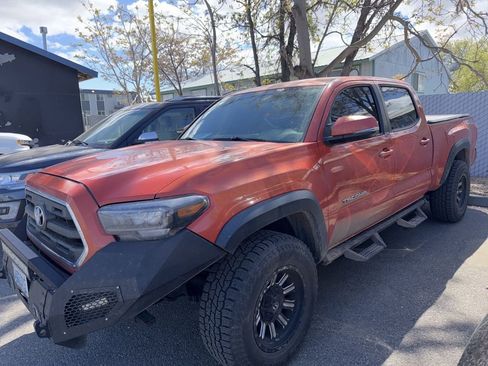 Used 2017 Toyota Tacoma TRD Off-Road w/ Tow Package AWD/4WD image 1