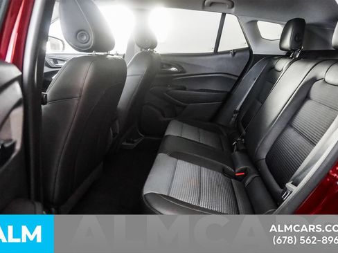 Used 2025 Chevrolet Trax LT FWD image 17