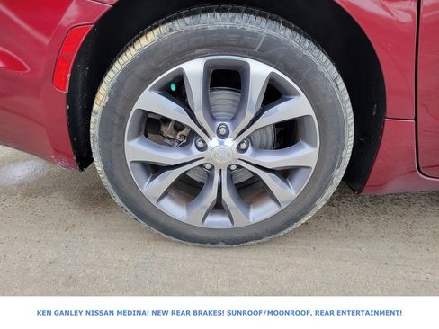 Used 2017 Chrysler Pacifica Limited image 21