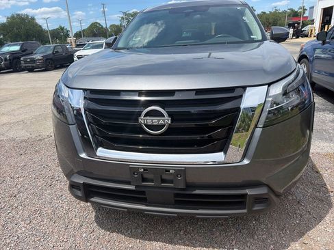 Used 2024 Nissan Pathfinder SV AWD/4WD image 1