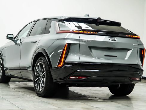 Used 2024 Cadillac Lyriq Sport RWD image 11