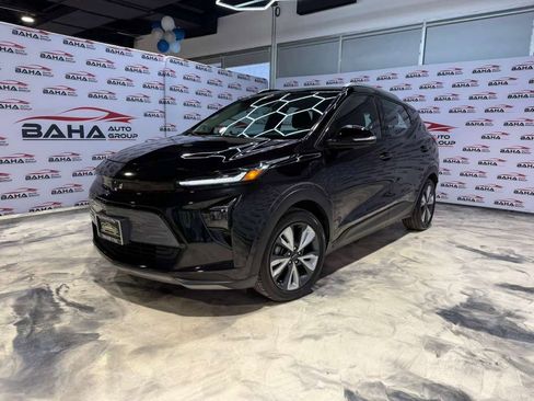 Used 2022 Chevrolet Bolt EUV LT w/ Convenience Package image 2