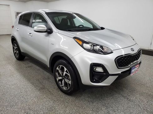 Used 2020 Kia Sportage LX image 3