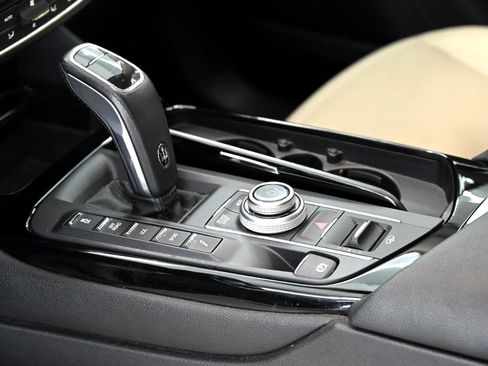 Used 2021 Maserati Levante image 34