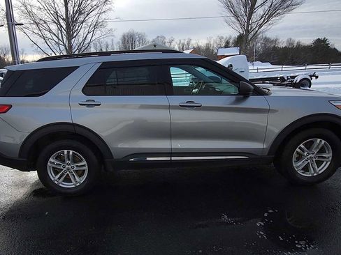 Used 2021 Ford Explorer XLT image 9