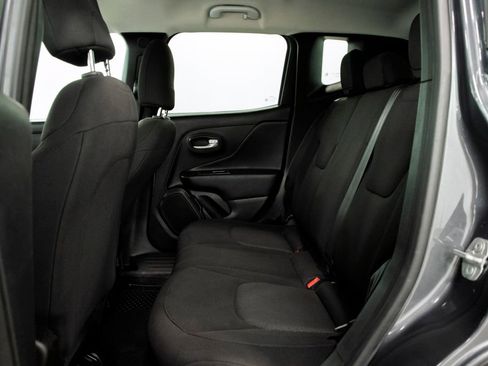 Used 2023 Jeep Renegade Latitude AWD/4WD image 8
