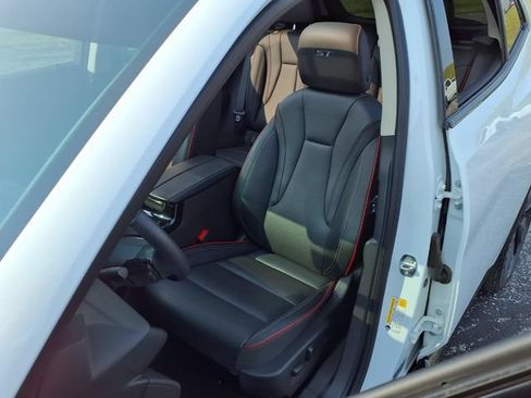 Used 2023 Buick Envision Essence w/ Sport Touring Package AWD/4WD image 21