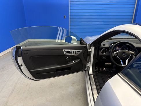 Used 2015 Mercedes-Benz SLK 250 image 9