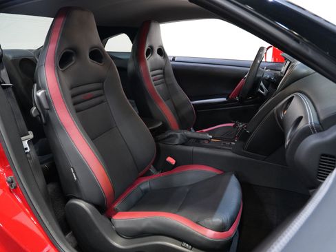 Used 2014 Nissan GT-R Premium image 29