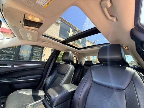 Used 2016 Chrysler 300 C RWD image 27