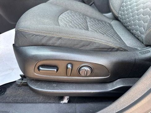 Used 2019 Chevrolet Equinox LT FWD image 11
