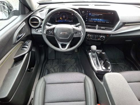 Used 2025 Chevrolet Trax ACTIV w/ Driver Confidence Package FWD image 11