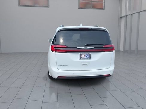 Used 2021 Chrysler Pacifica Touring-L FWD image 7