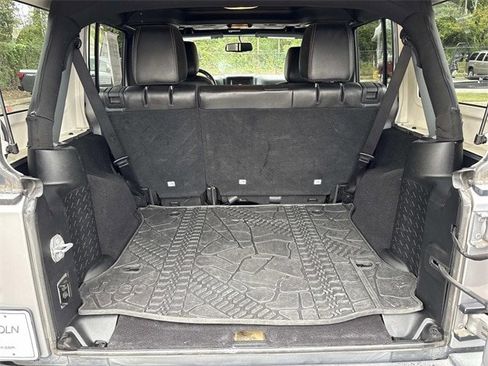 Used 2018 Jeep Wrangler Unlimited Rubicon w/ Connectivity Group image 13