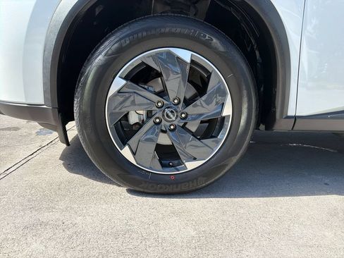 Certified 2024 Nissan Rogue SV AWD/4WD image 11