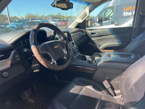 Used 2019 Chevrolet Suburban LT image 7