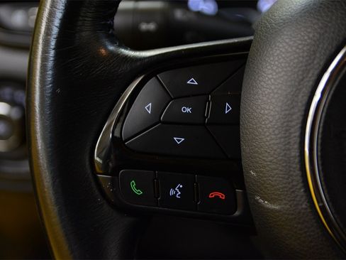 Used 2018 Jeep Renegade Altitude image 17