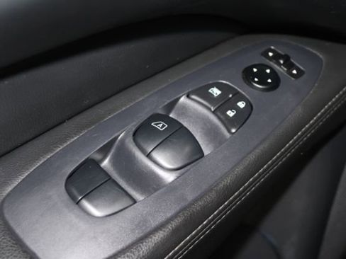 Used 2019 Nissan Pathfinder S image 8