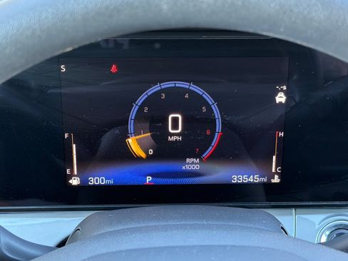 Used 2025 Chevrolet Trax LT FWD image 21