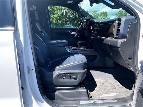 Used 2022 Chevrolet Silverado 1500 High Country w/ High Country Premium Package AWD/4WD image 21