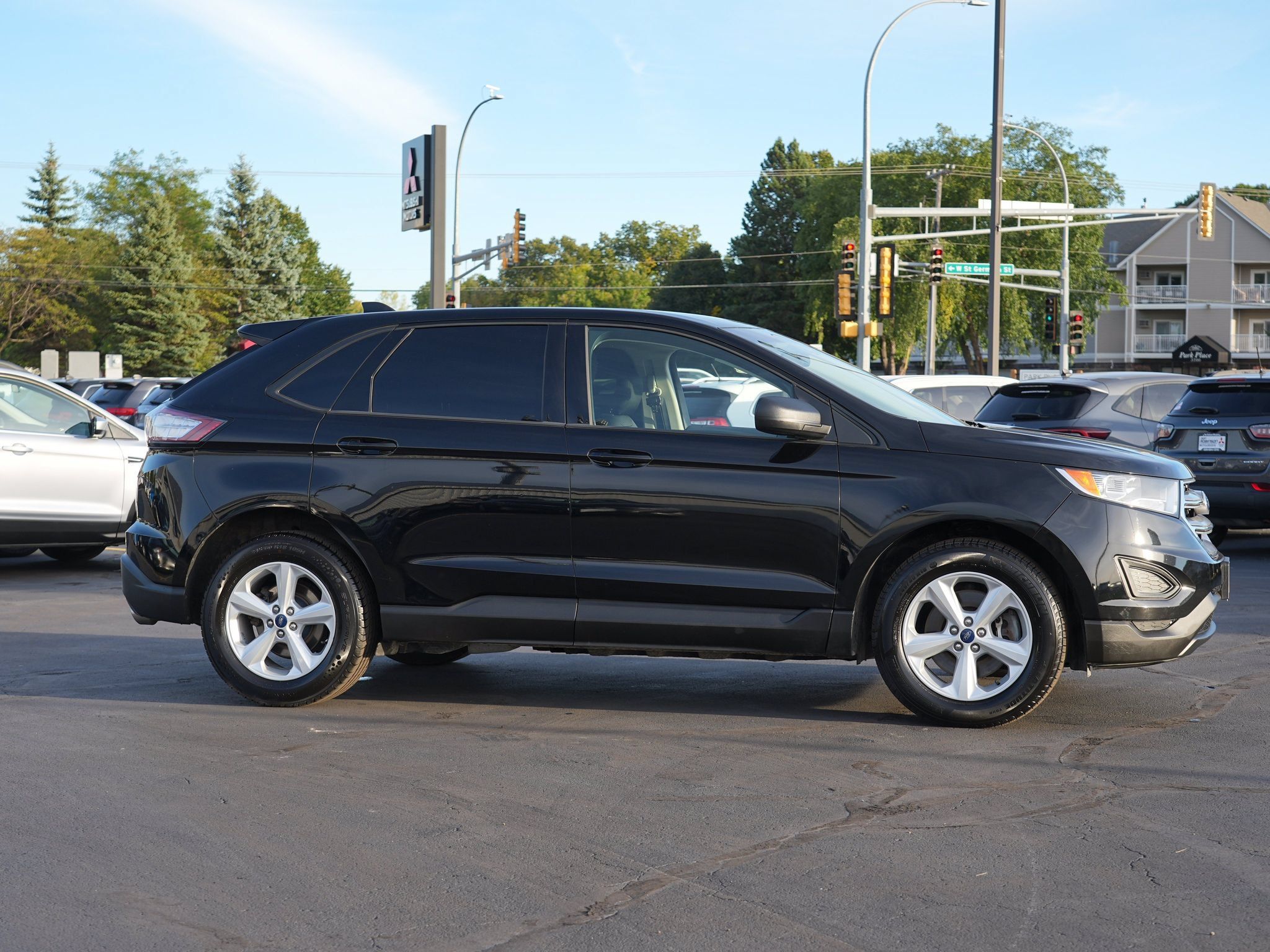 Used 2017 Ford Edge SE AWD/4WD image 2