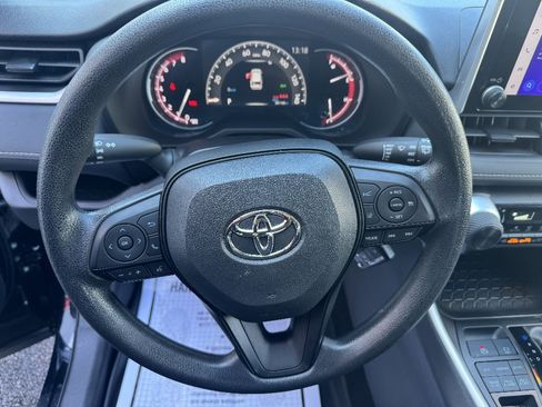 Used 2023 Toyota RAV4 LE image 13