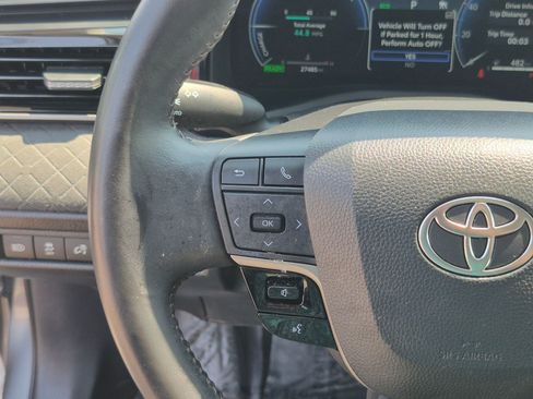 Used 2025 Toyota Camry XLE FWD image 19