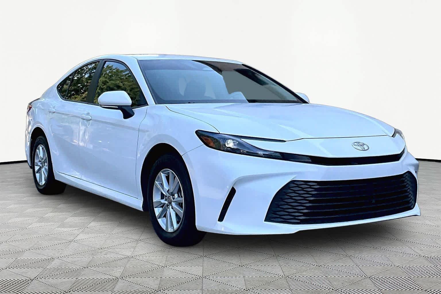 Used 2025 Toyota Camry LE w/ Convenience Package AWD/4WD image 4