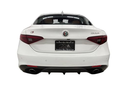 Used 2018 Alfa Romeo Giulia AWD image 5