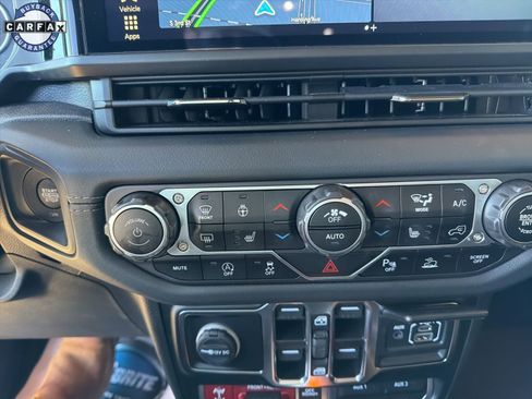 Used 2024 Jeep Wrangler Unlimited Rubicon image 14