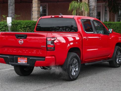Used 2025 Nissan Frontier SV image 9