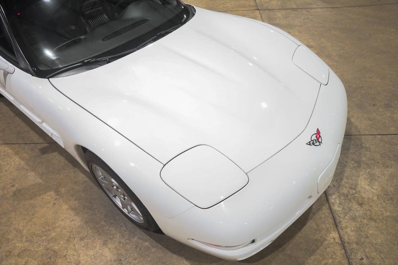 Used 1998 Chevrolet Corvette Coupe RWD image 18