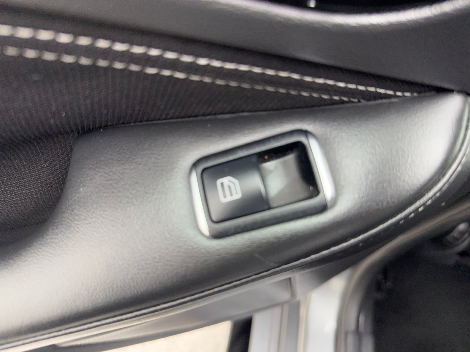 Used 2019 INFINITI QX30 FWD image 41