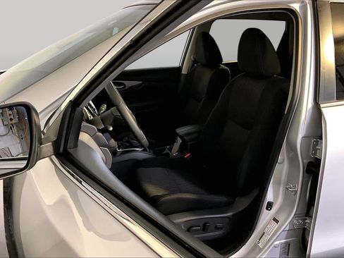 Used 2019 Nissan Rogue SV w/ Premium Package AWD/4WD image 9