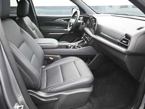 Used 2025 Chevrolet Traverse LT AWD/4WD image 23