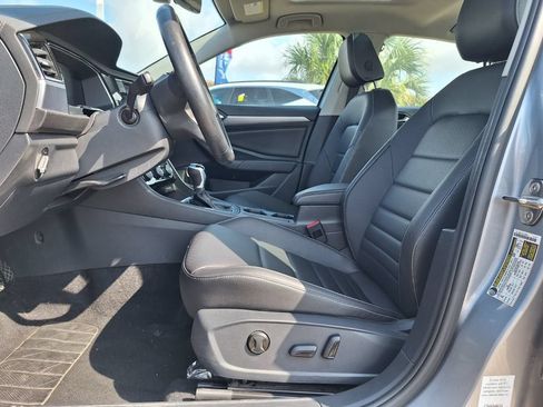 Used 2024 Volkswagen Jetta SE FWD image 11